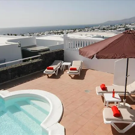 In Puerto Del Carmen Sleeps 6 Includes Swimming Pool And Wifi Вілла