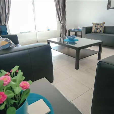 In Puerto Del Carmen Sleeps 6 Includes Swimming Pool And Wifi Вілла *