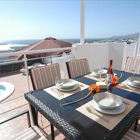 In Puerto Del Carmen Sleeps 6 Includes Swimming Pool And Wifi Вілла *