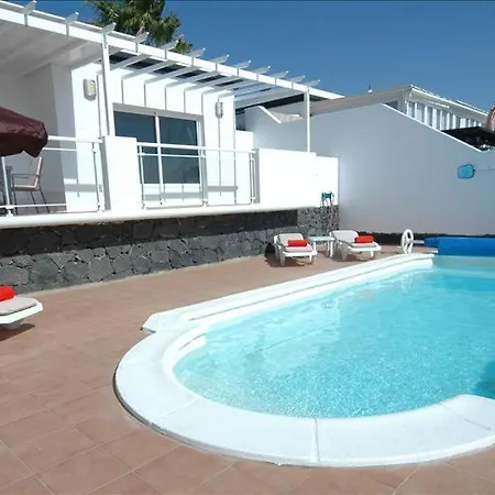Вілла In Puerto Del Carmen Sleeps 6 Includes Swimming Pool And Wifi Пуерто-дель-Кармен