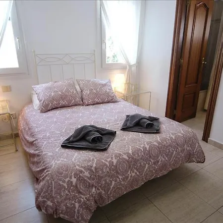 In Puerto Del Carmen Sleeps 6 Includes Swimming Pool And Wifi Вілла Пуерто-дель-Кармен