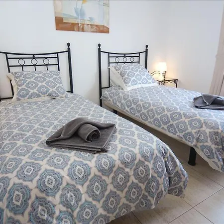 Вілла In Puerto Del Carmen Sleeps 6 Includes Swimming Pool And Wifi *